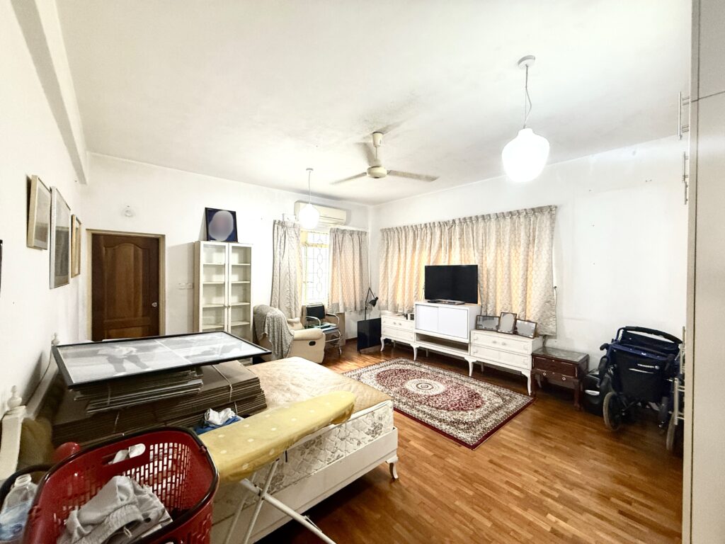 Original 2 Storey GCB @ Chancery Lane