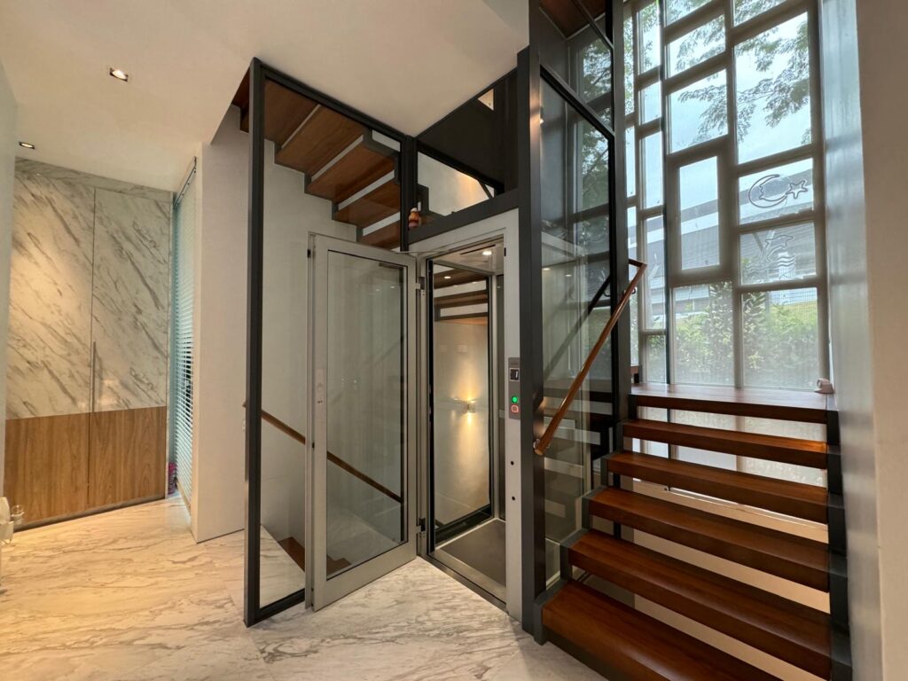 Renovated 2.5 Storey Cluster @ Toh Crescent