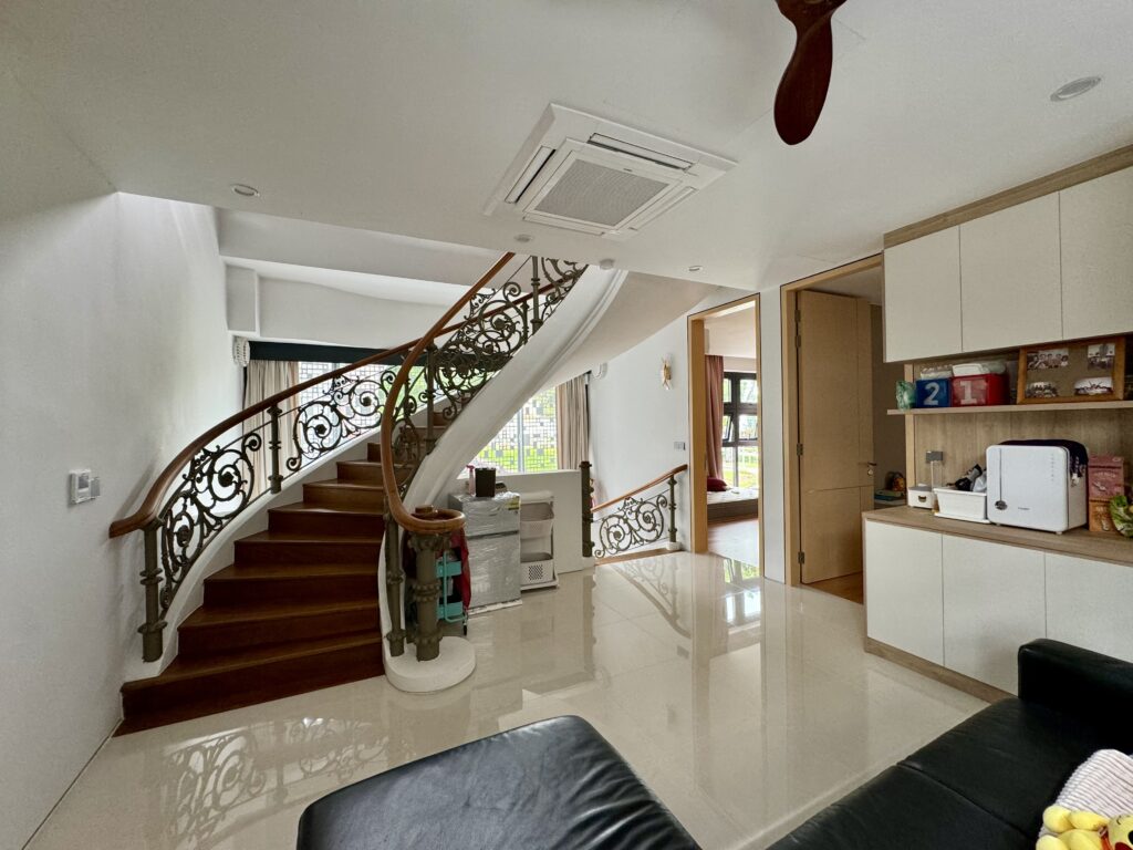 Renovated 3.5 Storey Detached @ Tahan Merah, Jalan Pari Burong